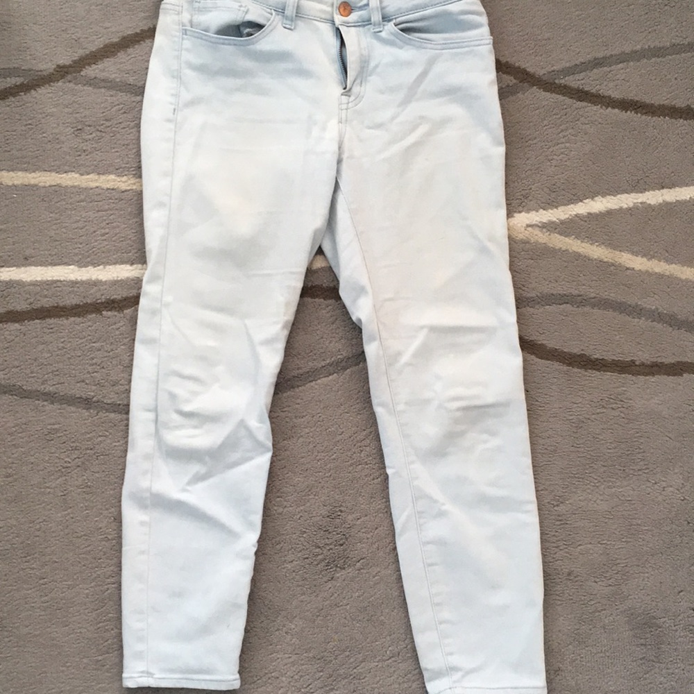 Forever 21 blue wash cropped jeans